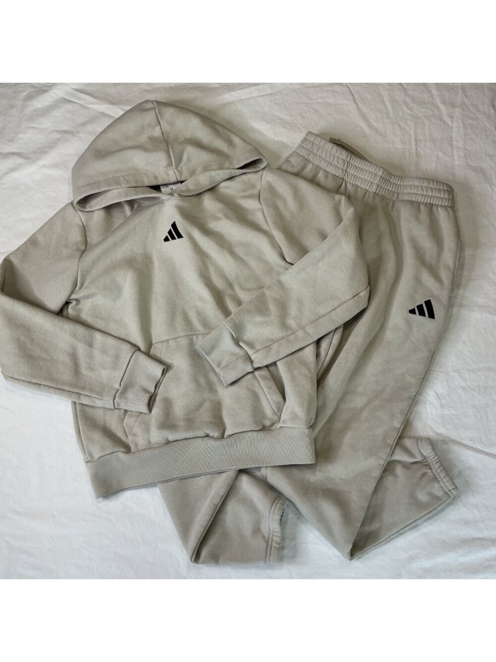 Adidas Boys Beige Hoodie Jogger Essential Small Logo Fleece Set size M 10-12
